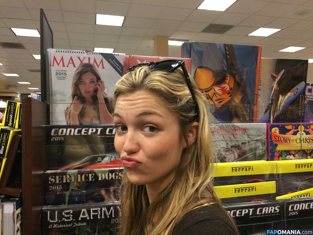 Lili Simmons Nudo Foto trapelata #67