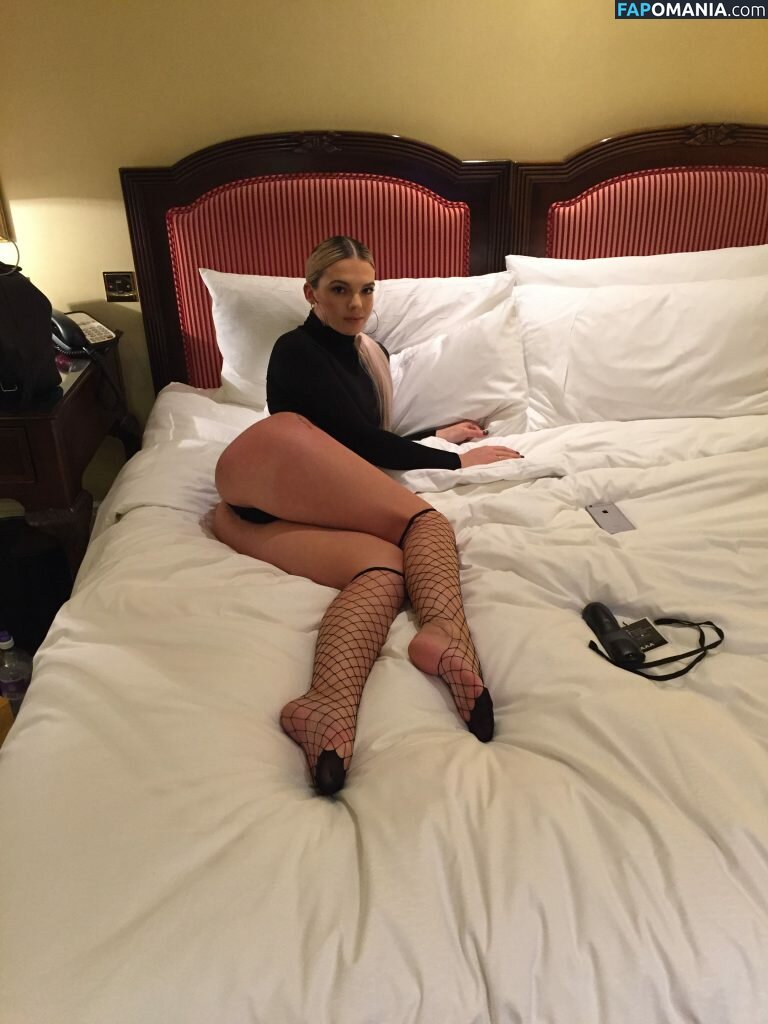 Louisa Johnson Nudo Foto trapelata #18