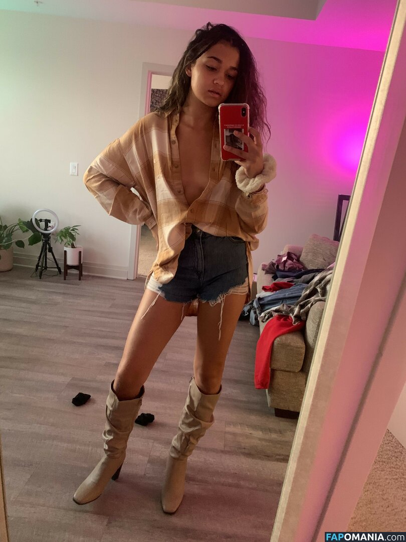 Madison Bailey Nudo Foto trapelata #10