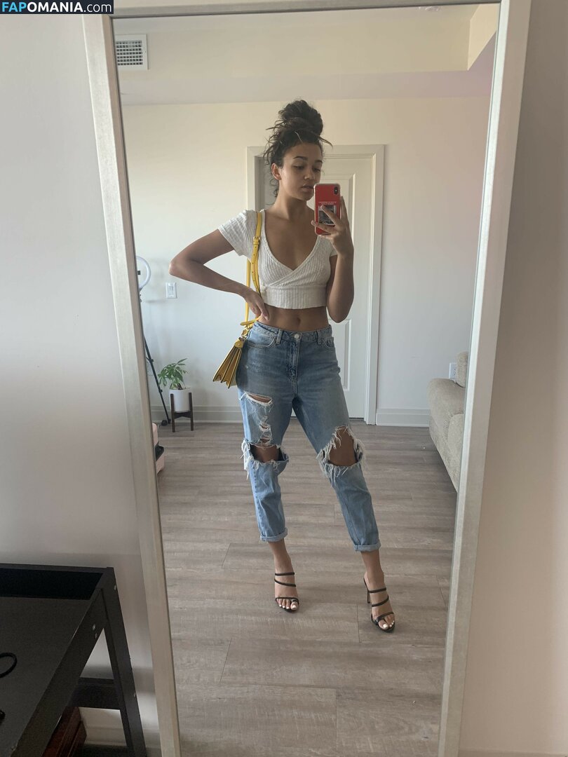 Madison Bailey Nudo Foto trapelata #11