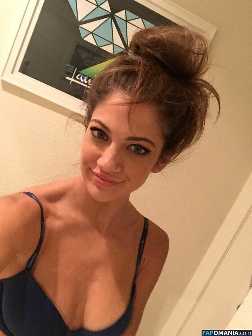 Mia Serafino Nudo Foto trapelata #41
