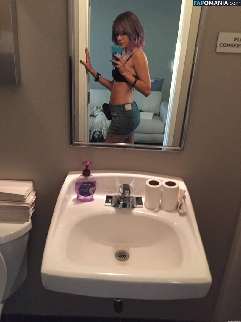 Mia Serafino Nudo Foto trapelata #64