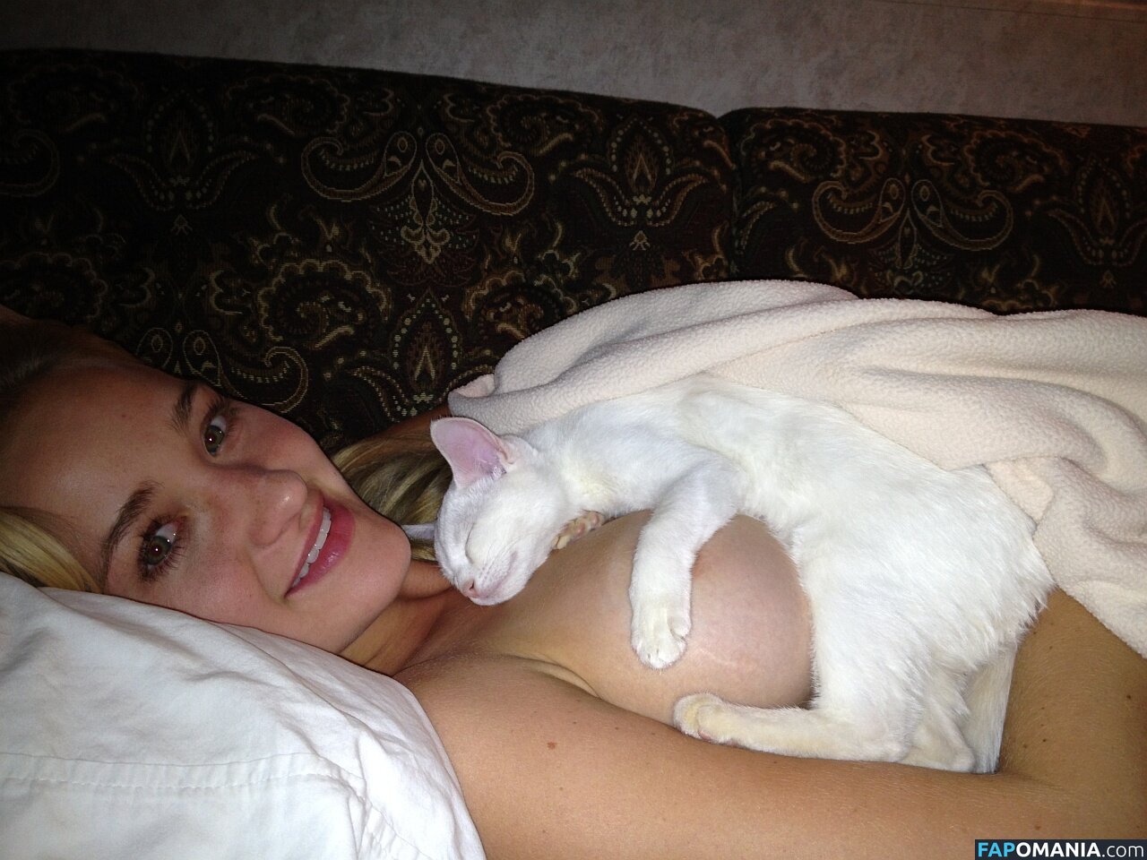 Michalka Sisters Nudo Foto trapelata #51