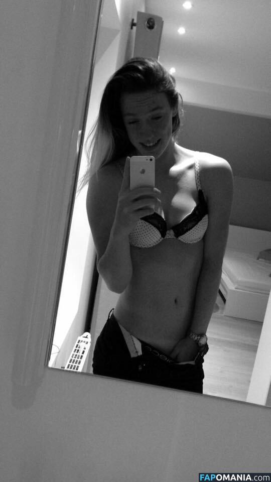 Monika Van De Vondel Nudo Foto trapelata #10