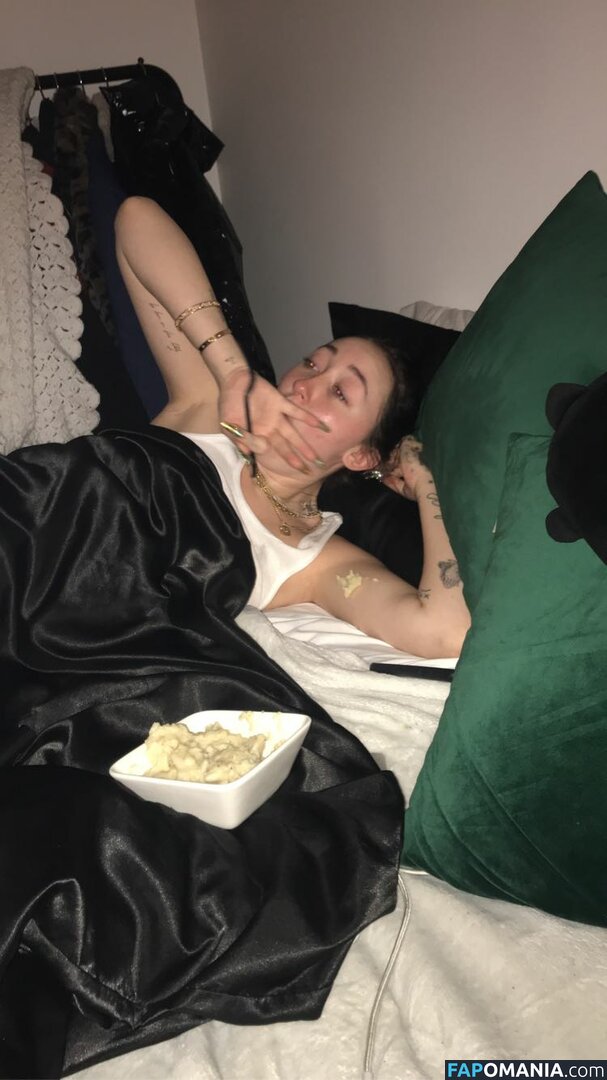 Noah Cyrus Nudo Foto trapelata #72