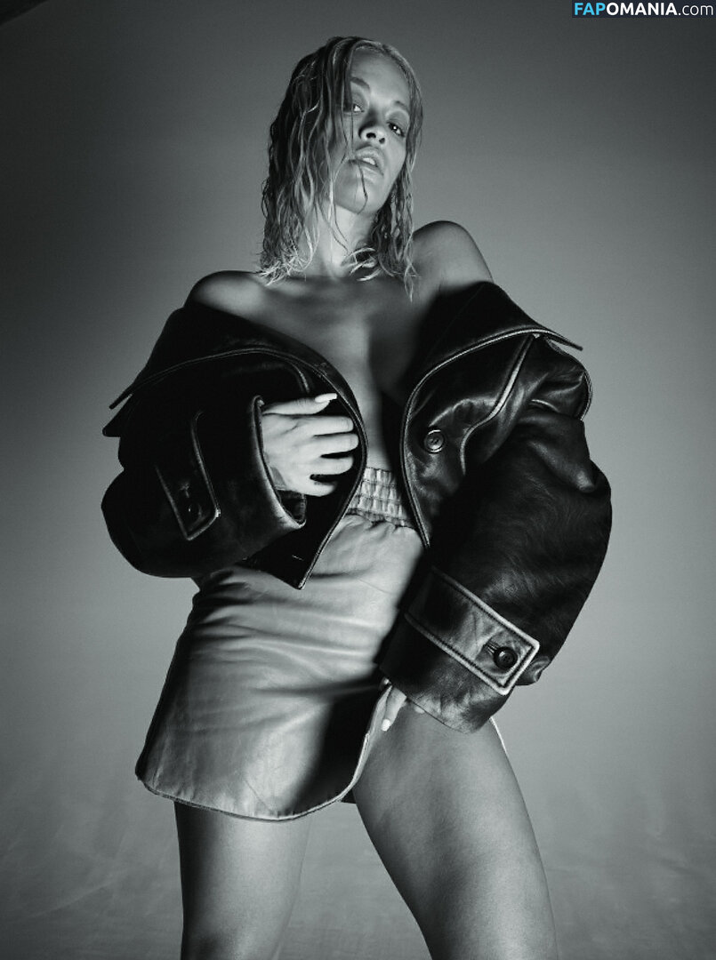 Rita Ora Nudo Foto trapelata #103