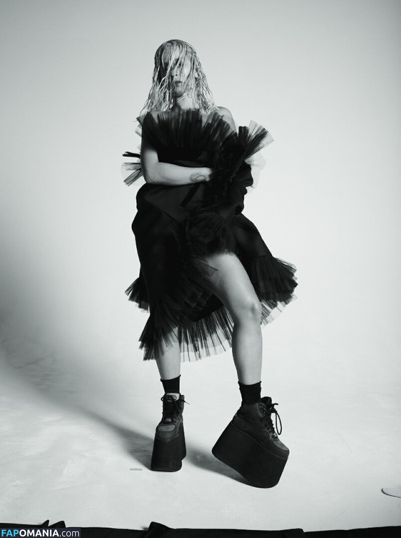 Rita Ora Nudo Foto trapelata #111