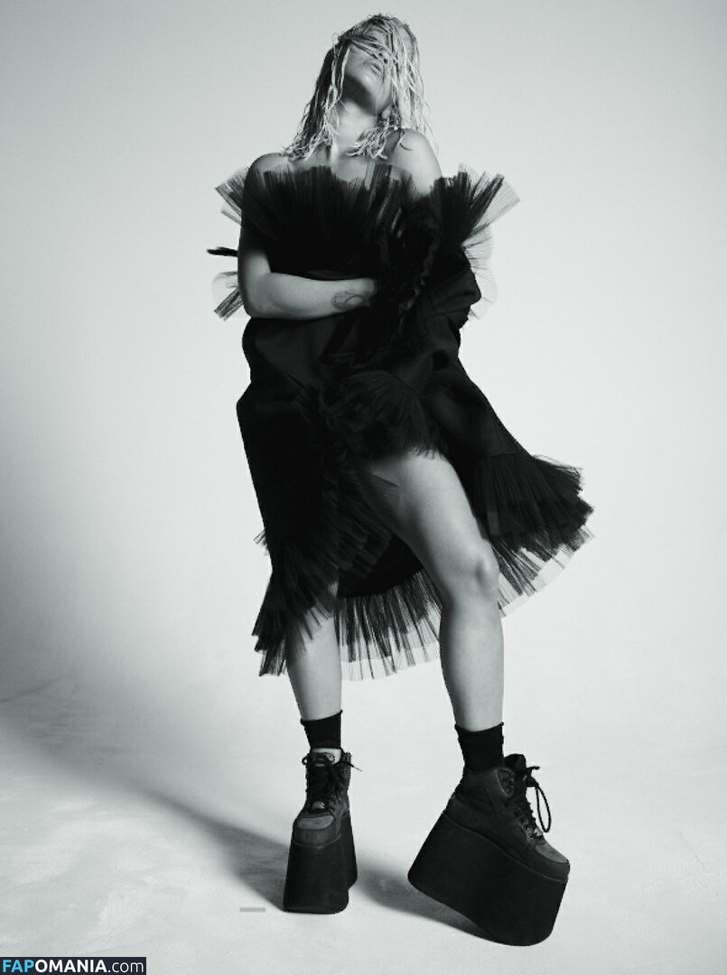 Rita Ora Nudo Foto trapelata #139