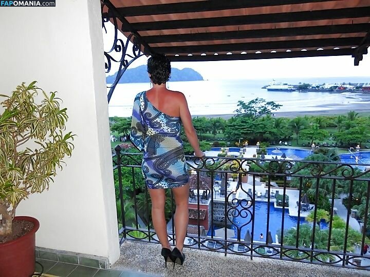 Serena Deeb Nudo Foto trapelata #3