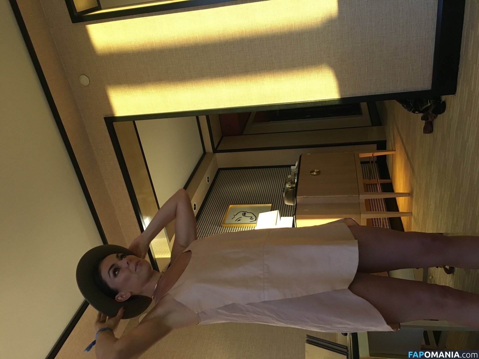 Serinda Swan Nudo Foto trapelata #38