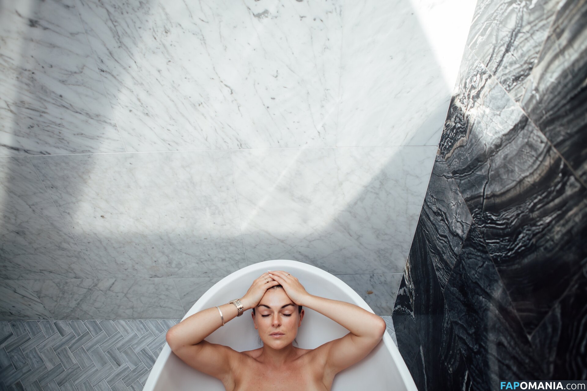 Serinda Swan Nudo Foto trapelata #64