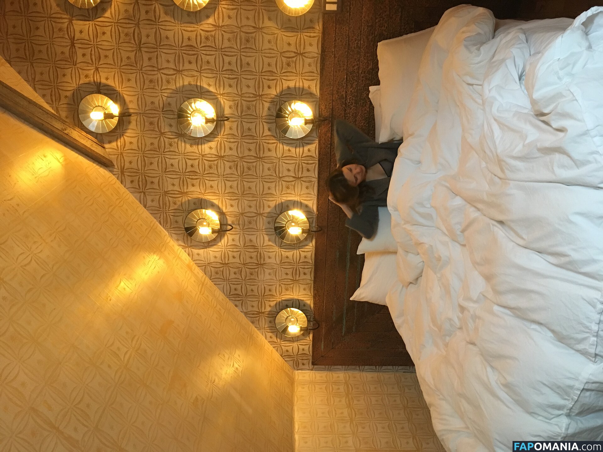 Serinda Swan Nudo Foto trapelata #68