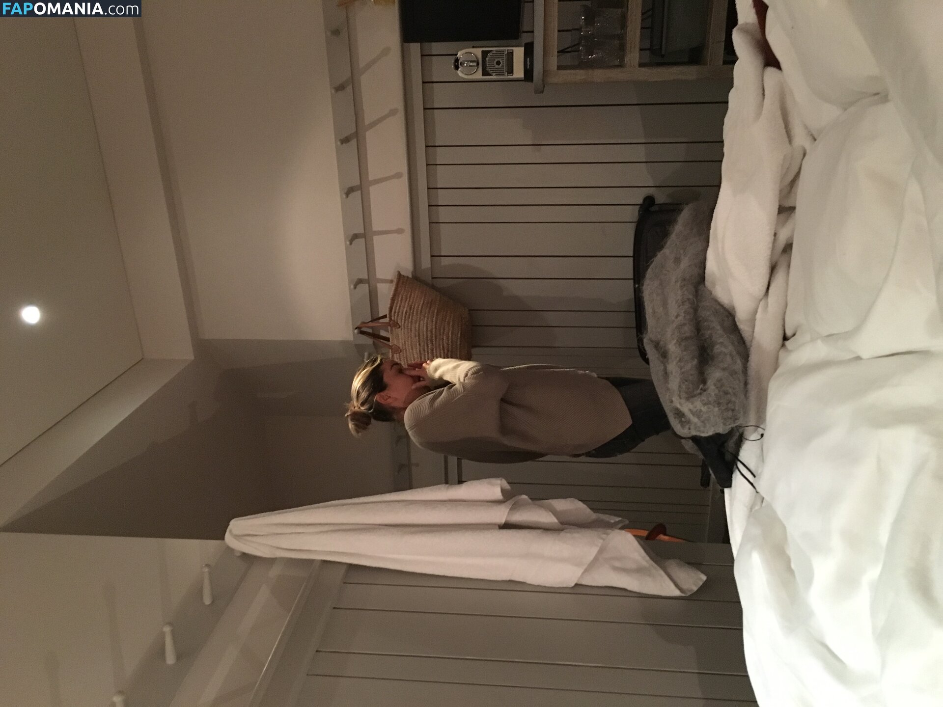 Serinda Swan Nudo Foto trapelata #74