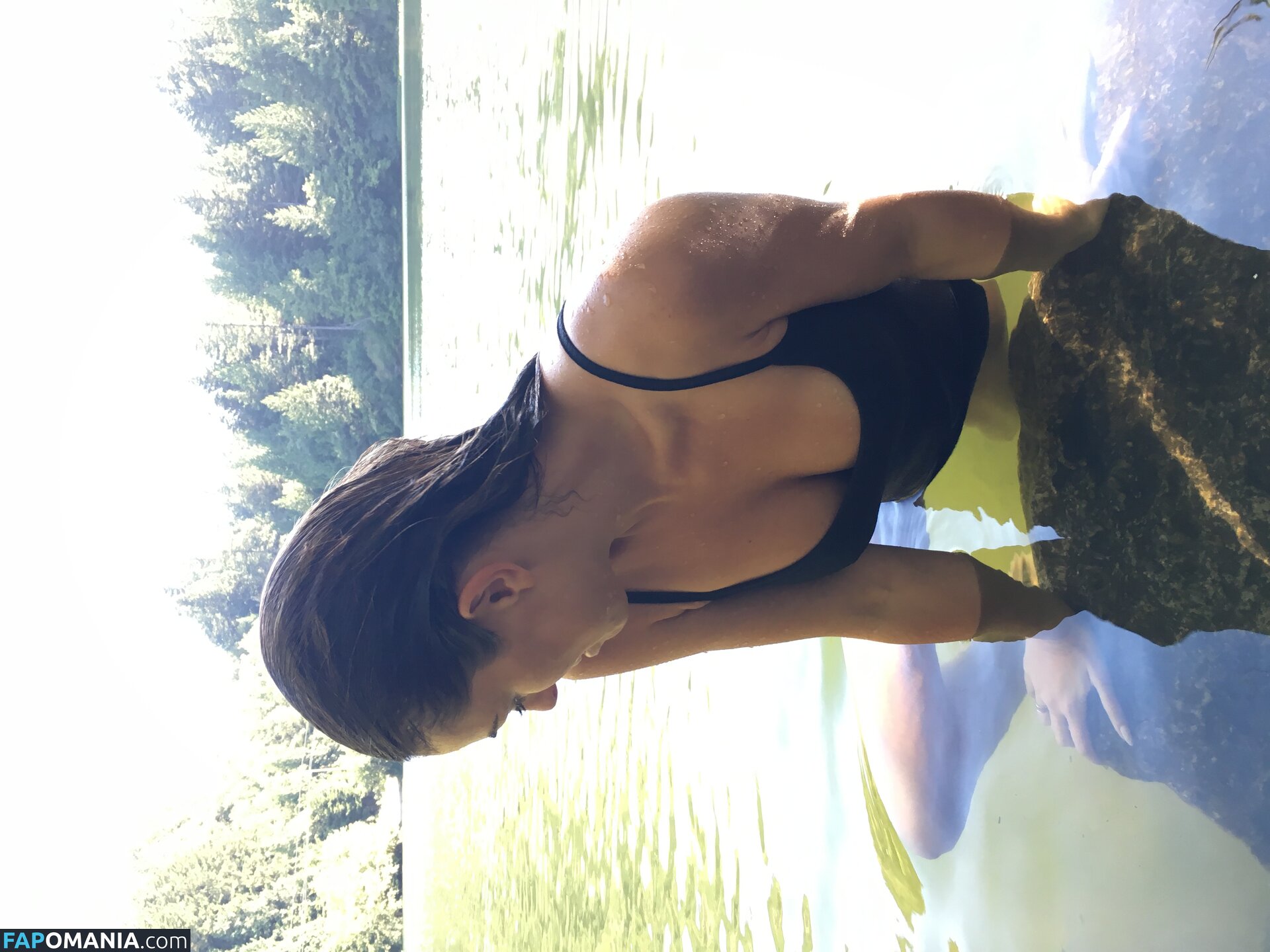 Serinda Swan Nudo Foto trapelata #109