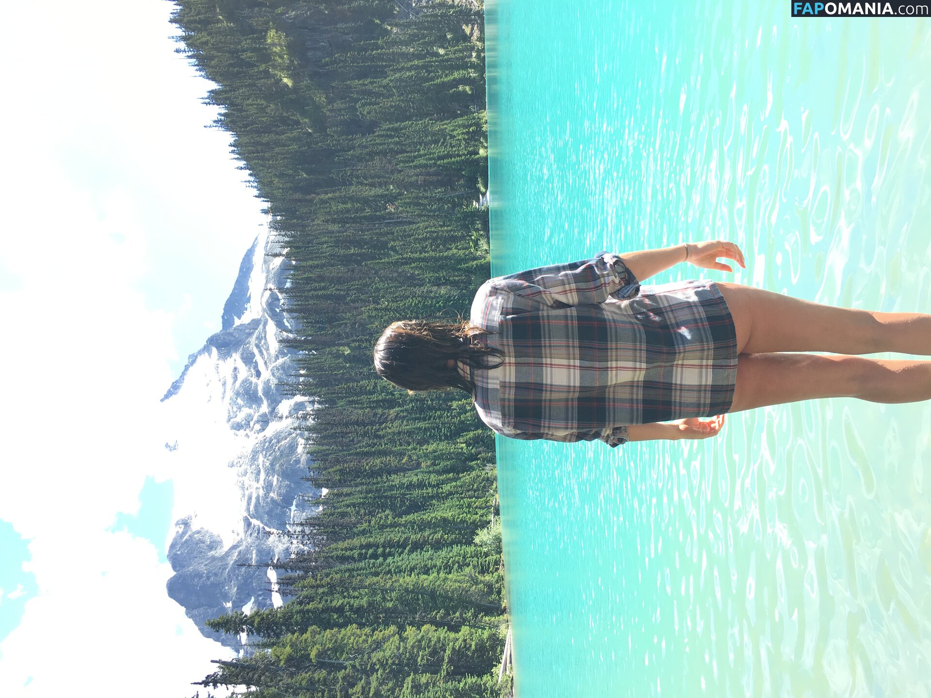 Serinda Swan Nudo Foto trapelata #117