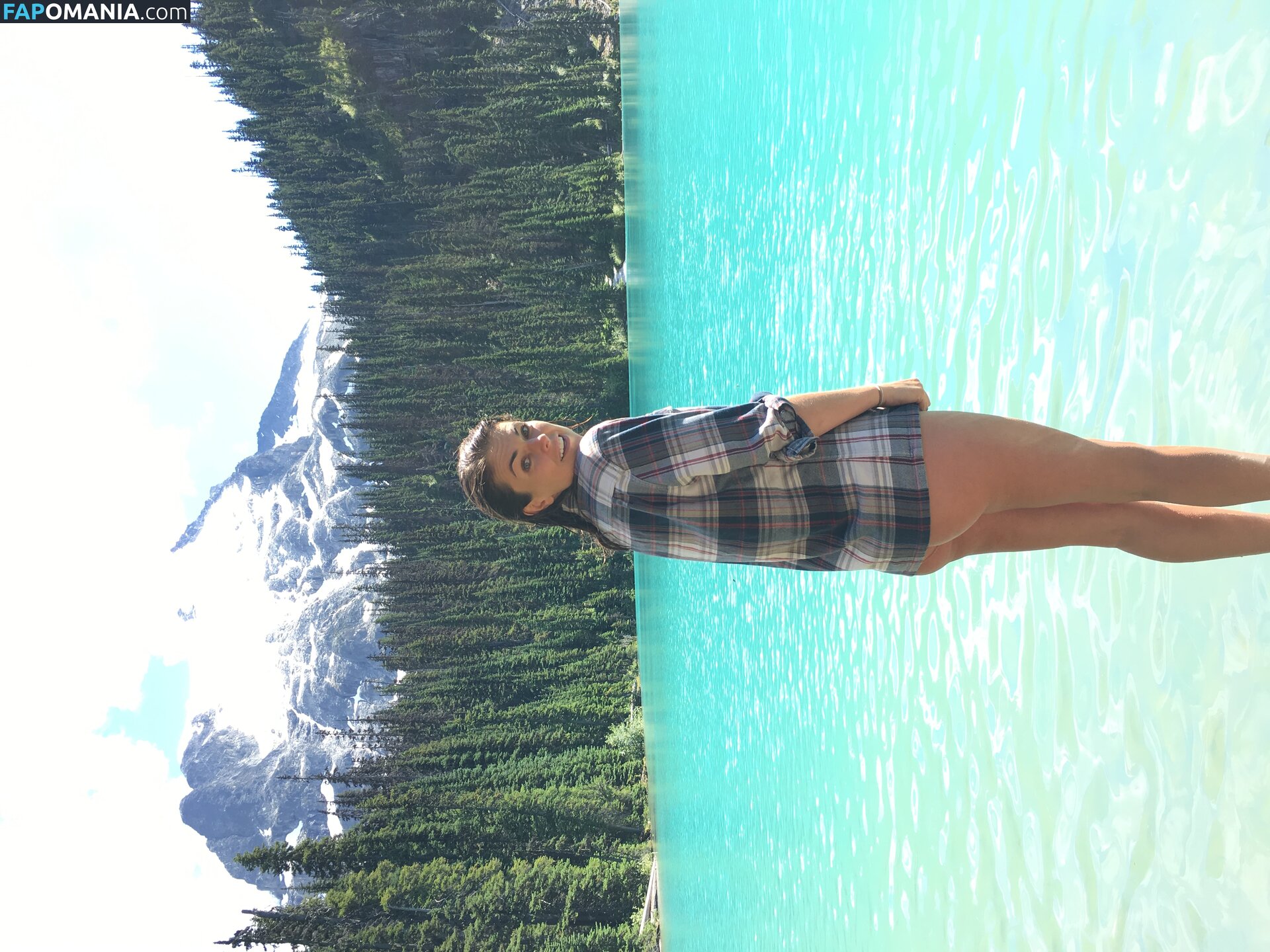 Serinda Swan Nudo Foto trapelata #119