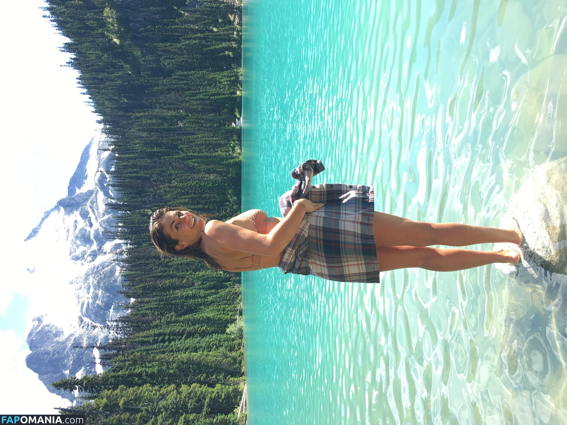 Serinda Swan Nudo Foto trapelata #155