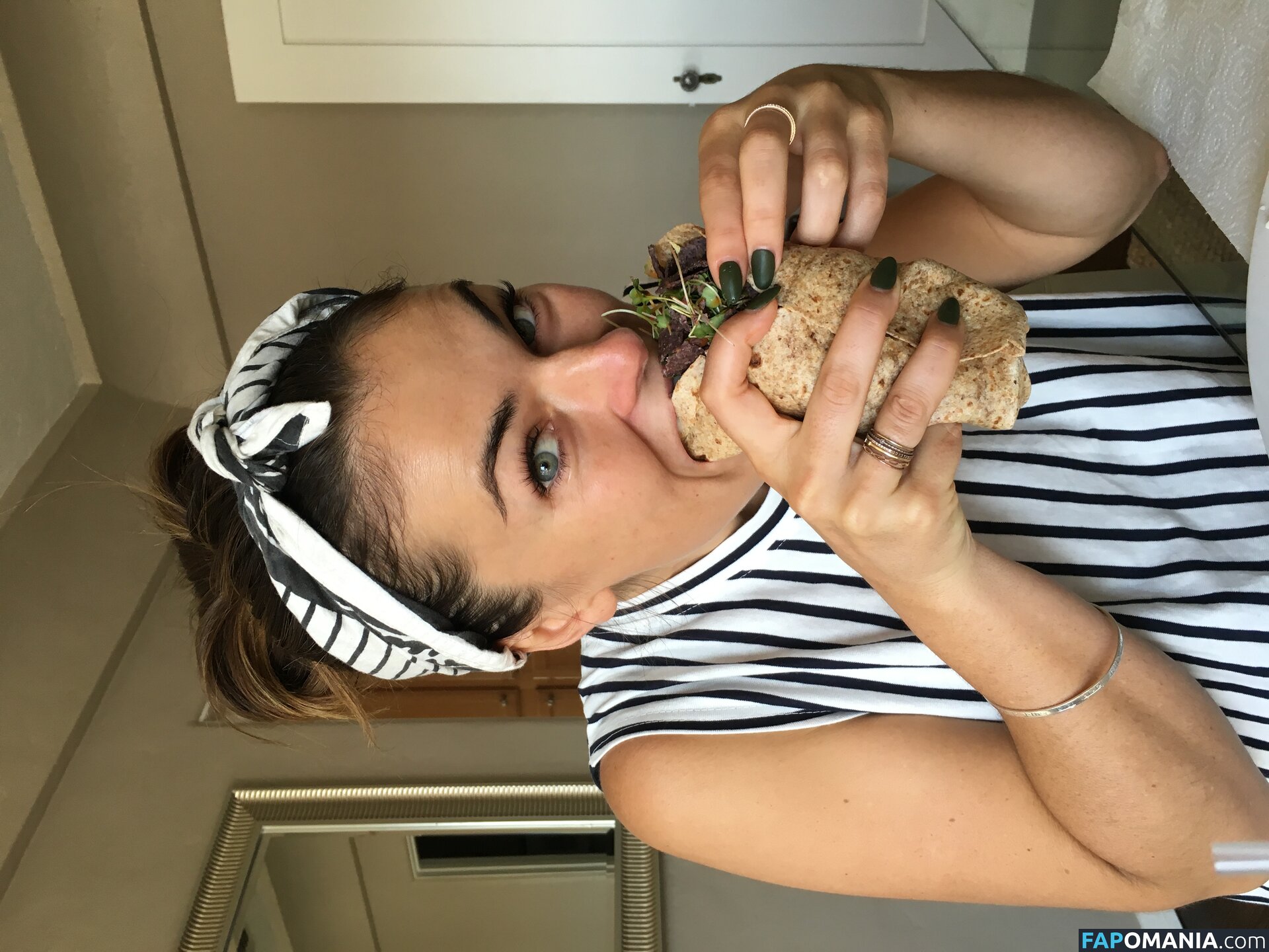 Serinda Swan Nudo Foto trapelata #195