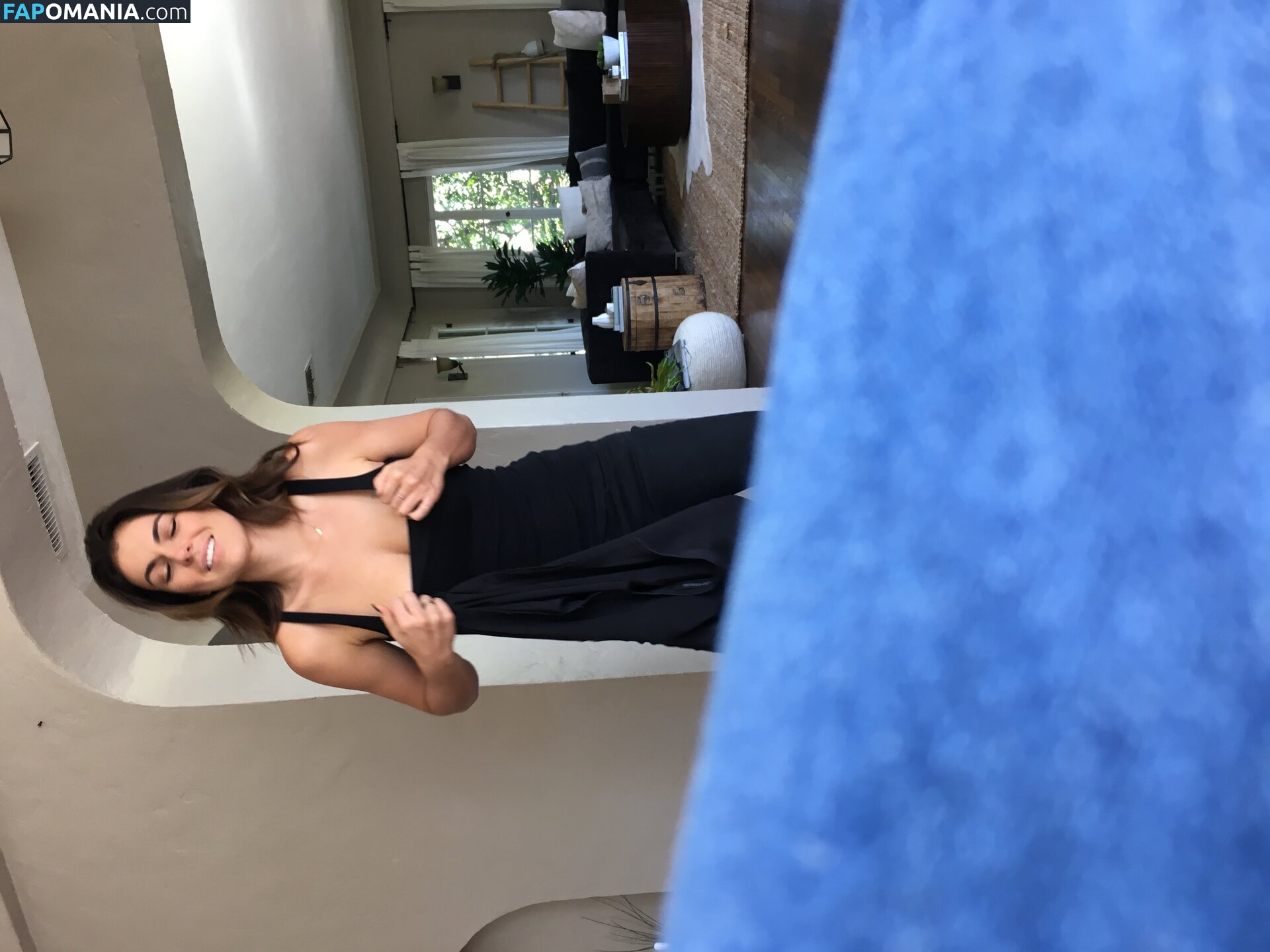 Serinda Swan Nudo Foto trapelata #203