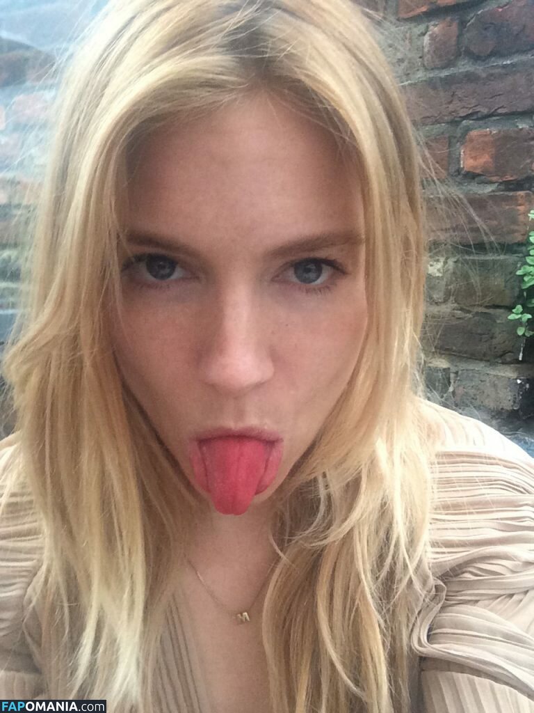 Sienna Miller Nudo Foto trapelata #23