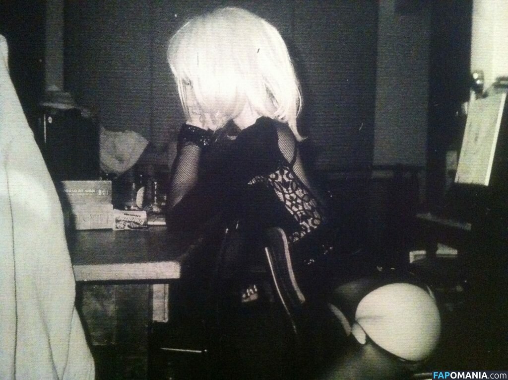 Suki Waterhouse Nudo Foto trapelata #39