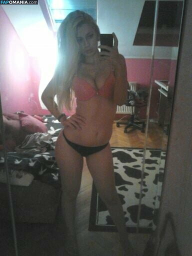 Tea Tairovic Nudo Foto trapelata #12