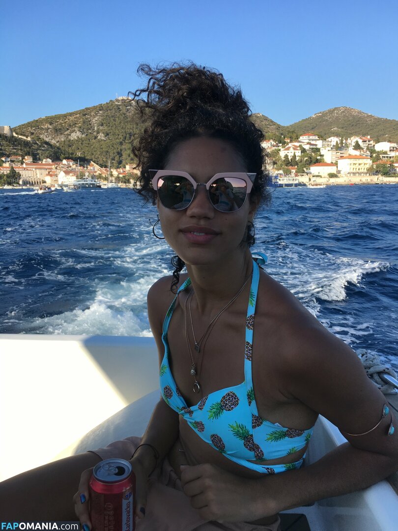Vick Hope Nudo Foto trapelata #195
