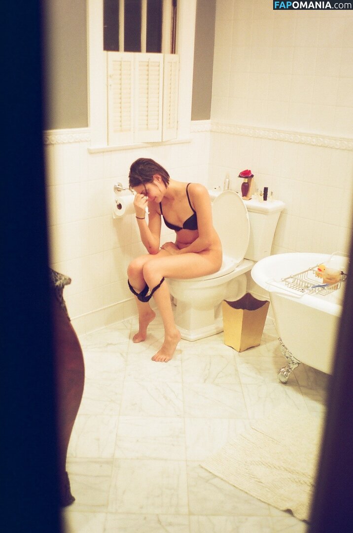 Willa Holland Nudo Foto trapelata #8