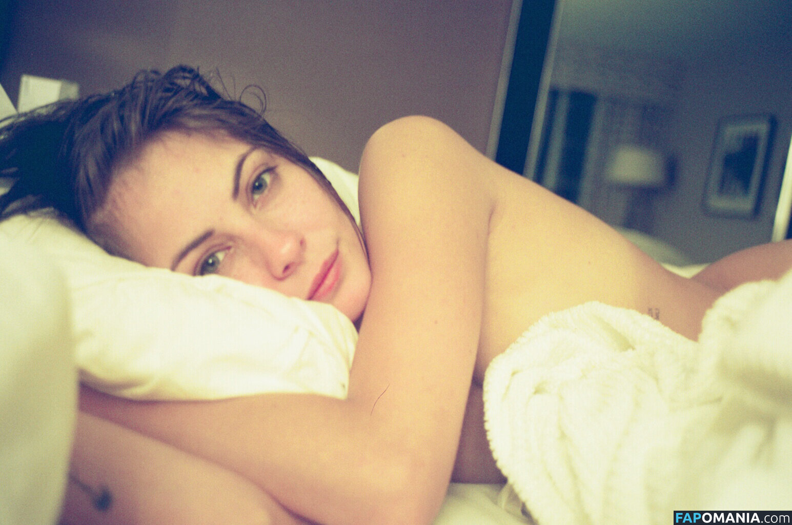 Willa Holland Nudo Foto trapelata #27