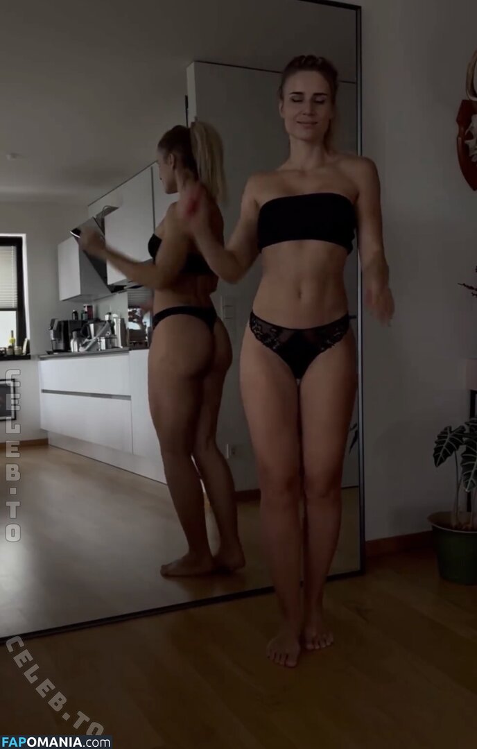 Adrienne Koleszar / adrienne_koleszar Nudo OnlyFans  Foto trapelata #1