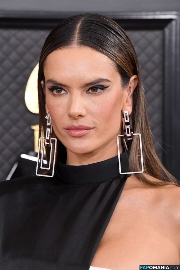 Alessandra / Alessandra Ambrosio / aleambrosio / alelovesanja / alessandraambrosio / https: Nudo OnlyFans  Foto trapelata #1592