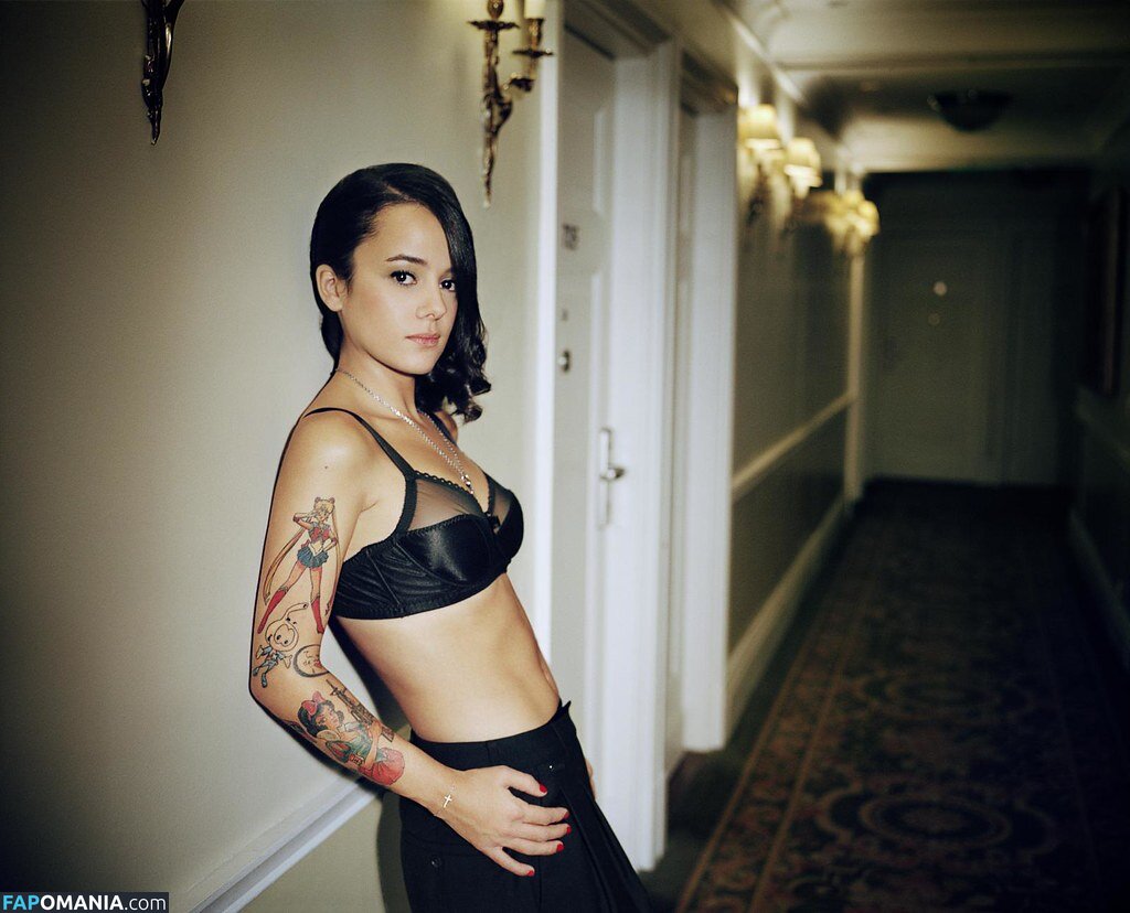 Alizee / alizeeofficiel / alizeesanzeth Nudo OnlyFans  Foto trapelata #19