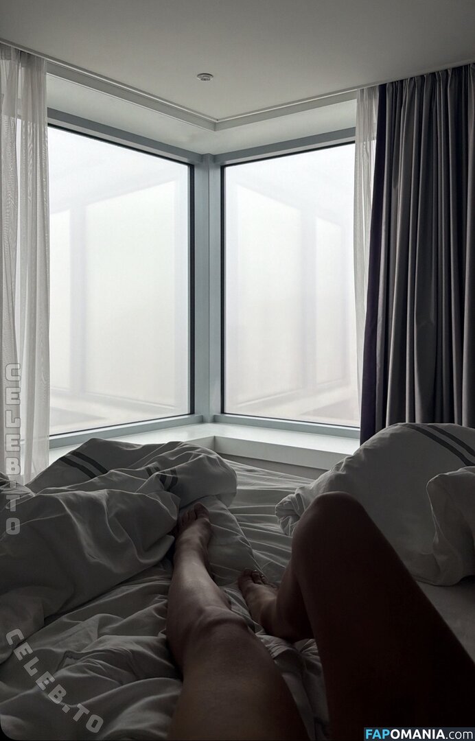 Almira Azemi / almira.azz / almirra.az Nudo OnlyFans  Foto trapelata #10