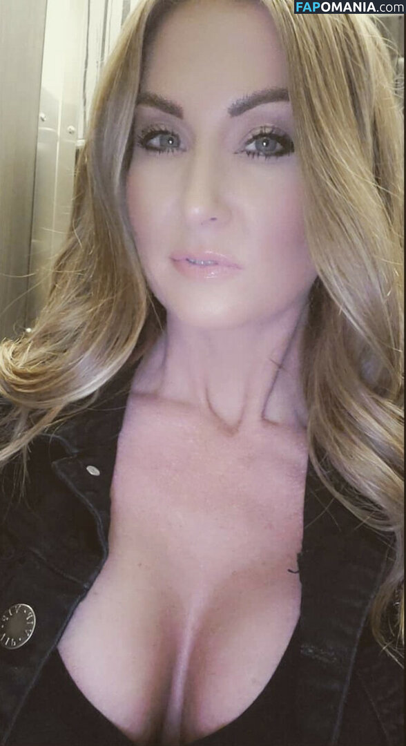 AmberHaines26 / Ambiedawn26 / Cougarfans3333 Nudo OnlyFans  Foto trapelata #1