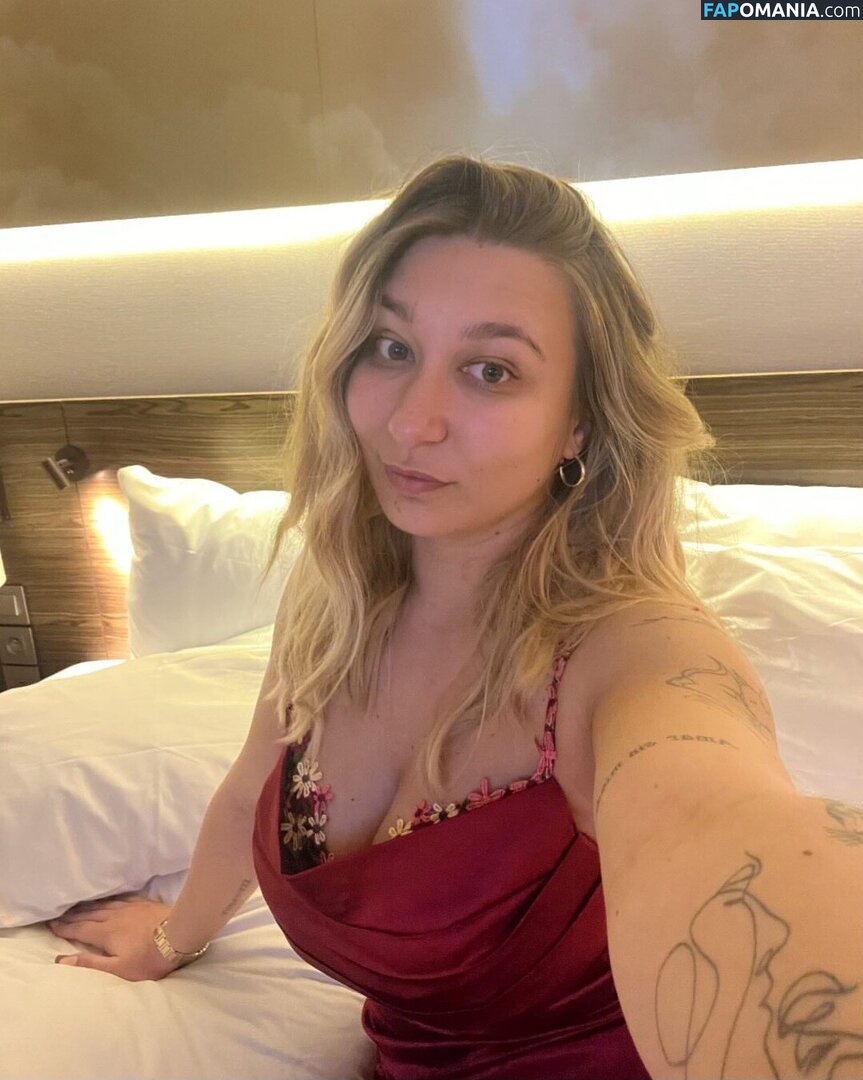 Apoline Perret / apolineprrt / shaniaperrett Nudo OnlyFans  Foto trapelata #3