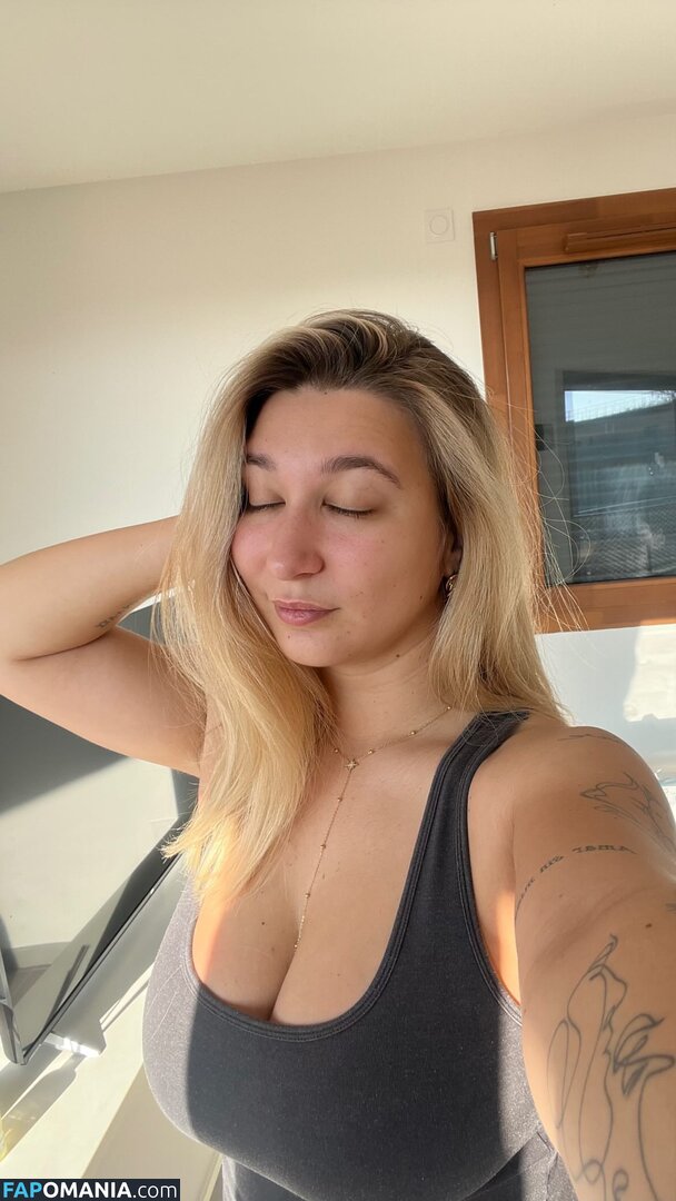 Apoline Perret / apolineprrt / shaniaperrett Nudo OnlyFans  Foto trapelata #7