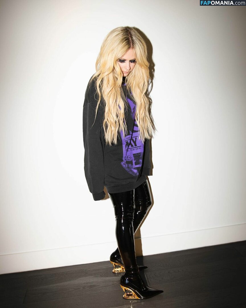 Avril Lavigne Nudo Foto trapelata #43