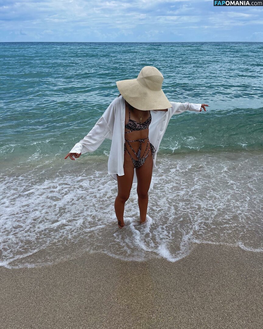 Bella / bellahadid / bellaraee Nudo OnlyFans  Foto trapelata #22