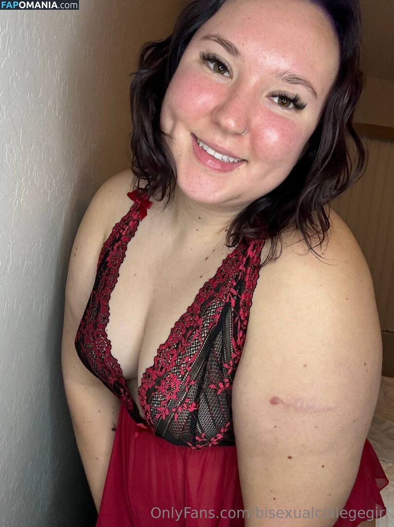 bisexualcollegegirl / rubitout Nudo OnlyFans  Foto trapelata #12