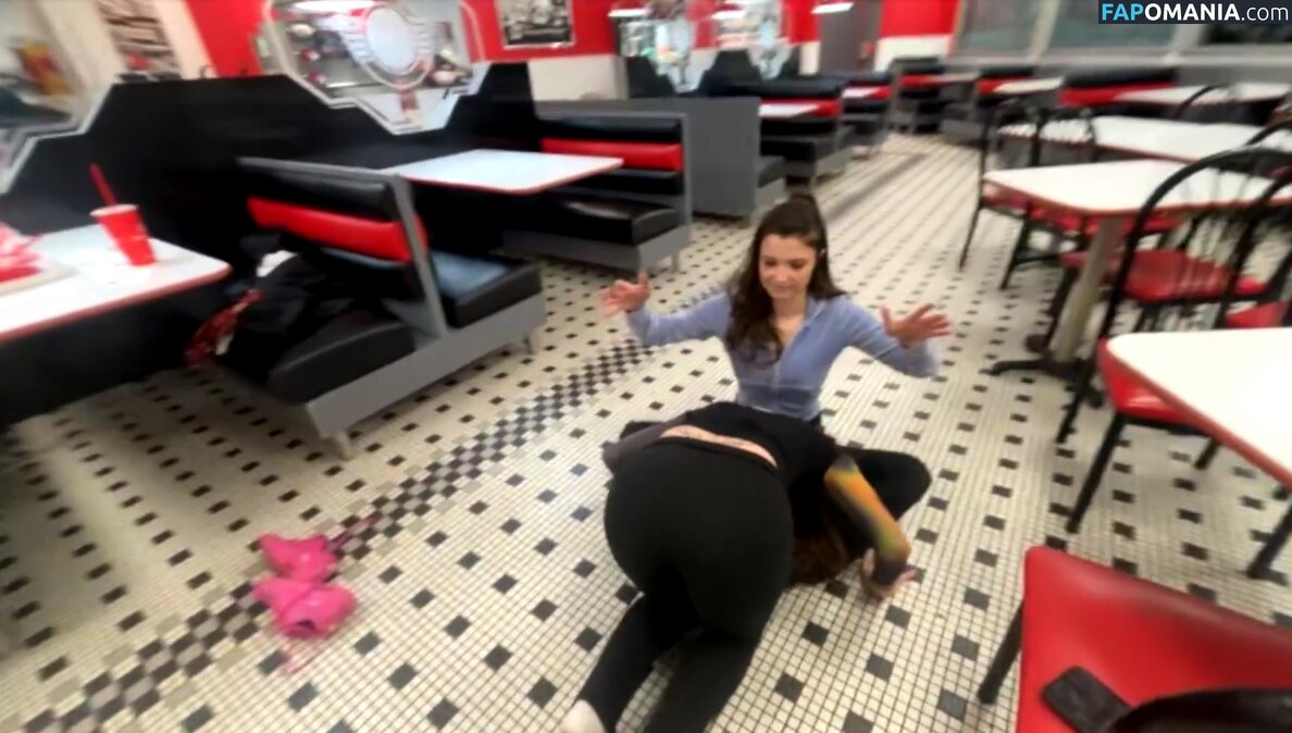 Letty / borntopiss / lettyknowsbest / nicetogirls Nudo OnlyFans  Foto trapelata #1