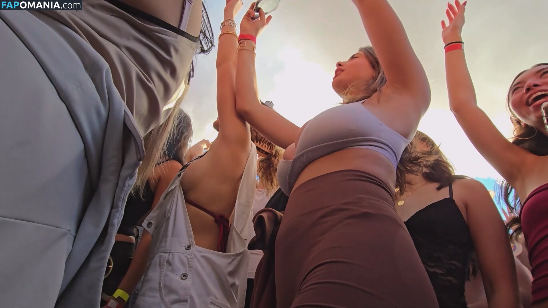 CANDID Boobs / bouncy / braless / cleavage / downblouse / jiggly Nudo OnlyFans  Foto trapelata #3