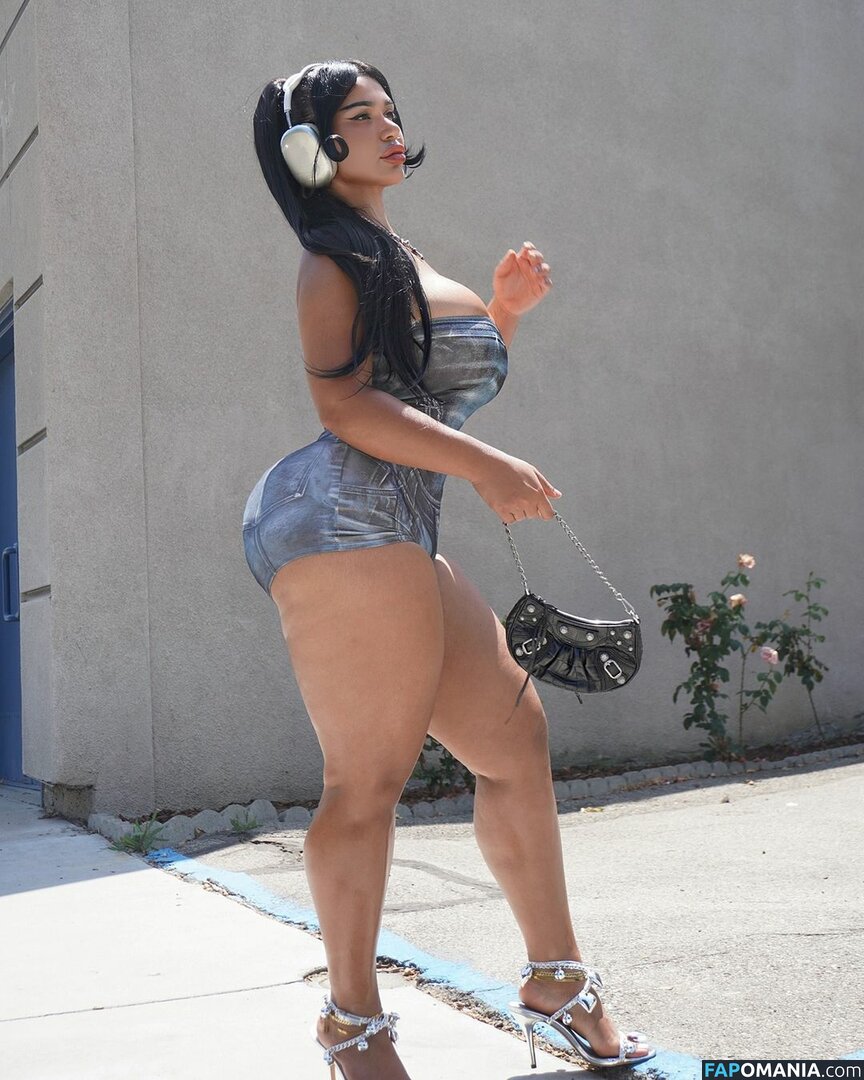 Carmela Habibi / carmelahabibi / carmellaxo / littlemisslibrarian Nudo OnlyFans  Foto trapelata #46