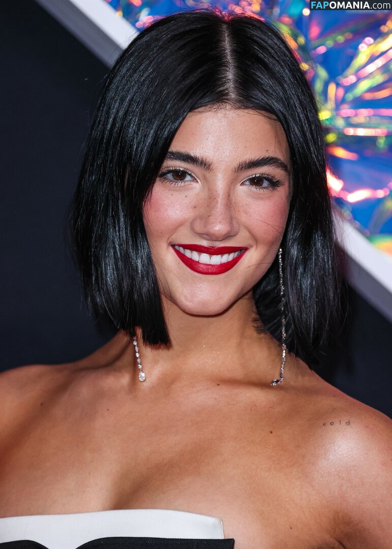 Charli D'Amelio / Charli Damelio / charlidamelio / charliesdamelio Nudo OnlyFans  Foto trapelata #978