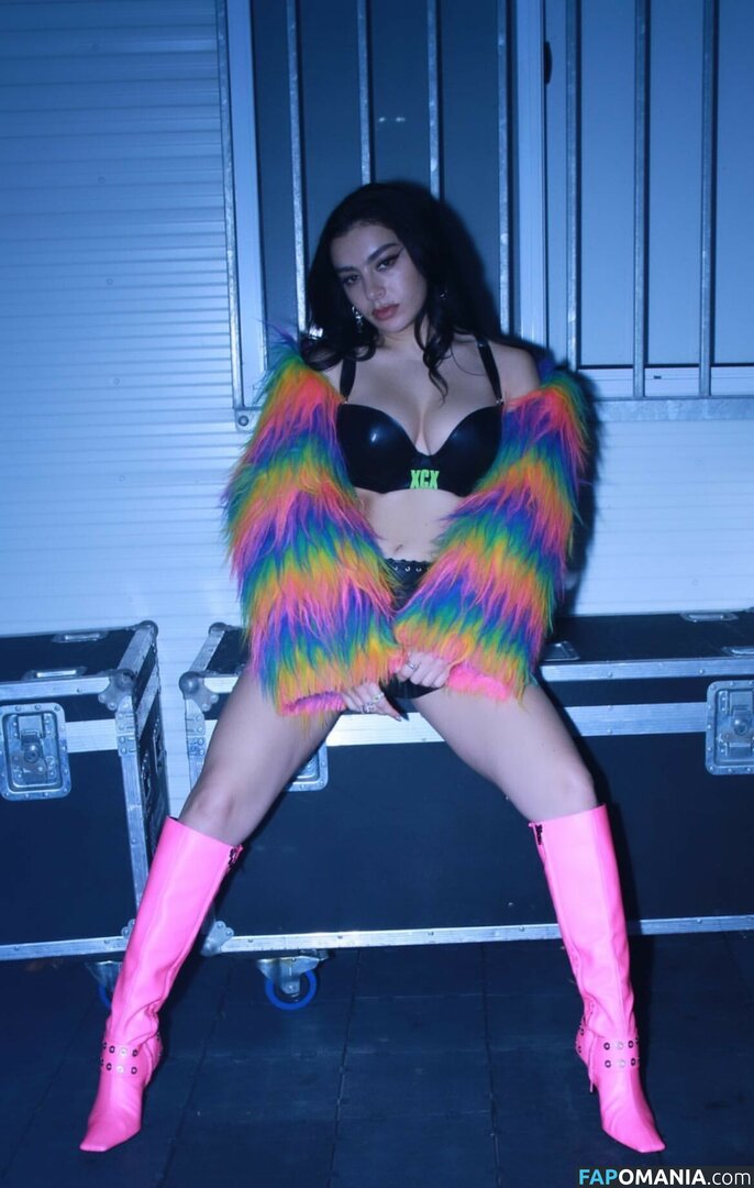 Charli XCX / charli_xcx / charlignarly / charlixcx / https: Nudo OnlyFans  Foto trapelata #322
