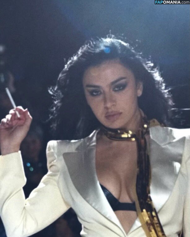 Charli XCX / charli_xcx / charlignarly / charlixcx / https: Nudo OnlyFans  Foto trapelata #1268