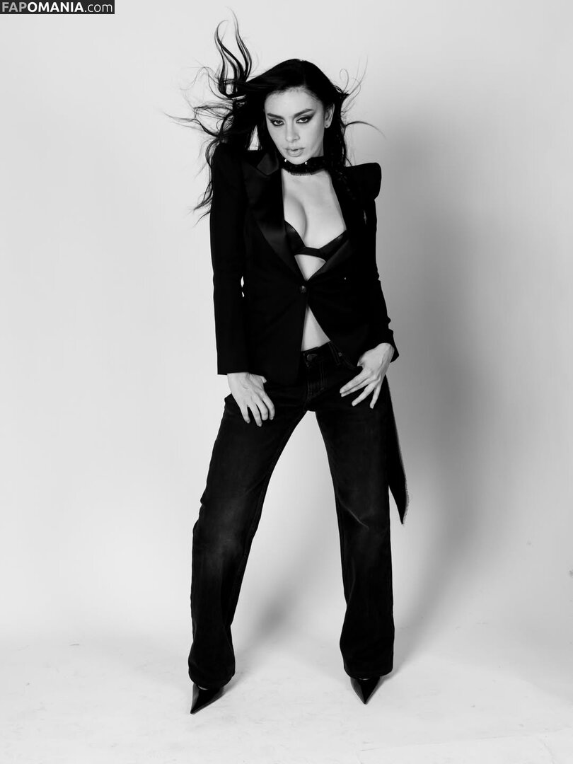 Charli XCX / charli_xcx / charlignarly / charlixcx / https: Nudo OnlyFans  Foto trapelata #1272