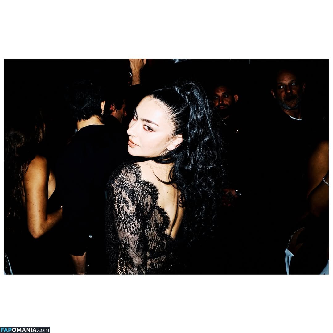 Charli XCX / charli_xcx / charlignarly / charlixcx / https: Nudo OnlyFans  Foto trapelata #1285