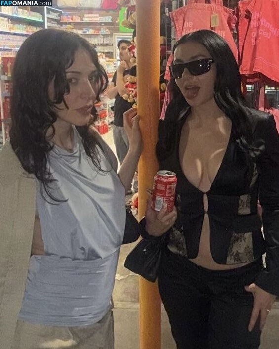 Charli XCX / charli_xcx / charlignarly / charlixcx / https: Nudo OnlyFans  Foto trapelata #1288