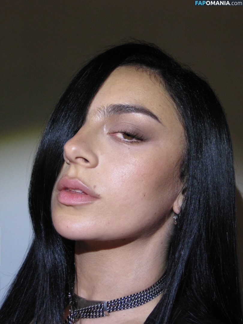 Charli XCX / charli_xcx / charlignarly / charlixcx / https: Nudo OnlyFans  Foto trapelata #1291