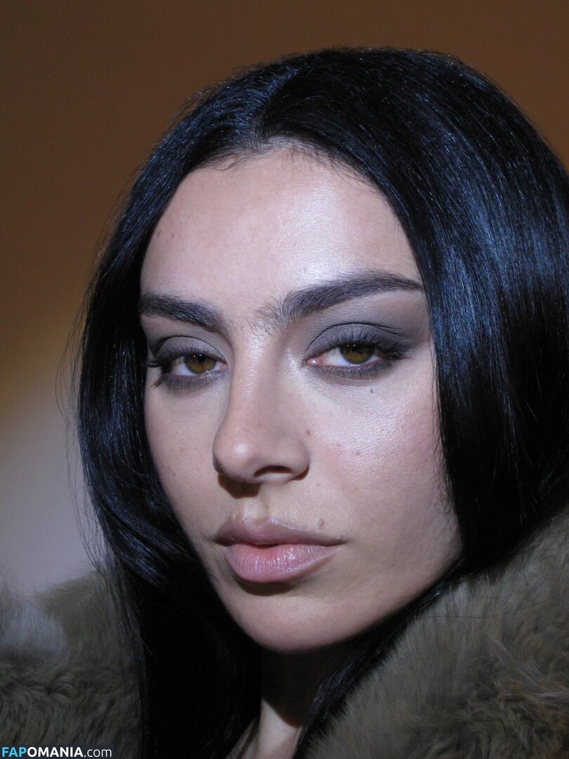 Charli XCX / charli_xcx / charlignarly / charlixcx / https: Nudo OnlyFans  Foto trapelata #1292